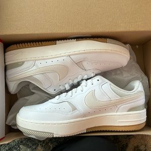 Nike gamma sneakers brand new never worn